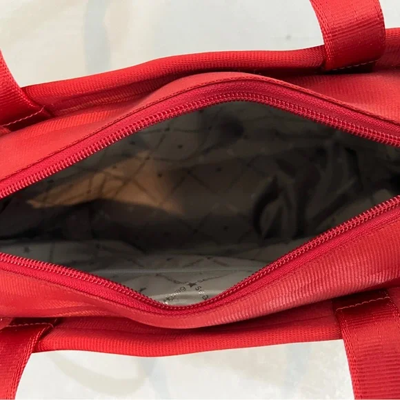 Harveys The Original Seatbelt Bag Medium Tote-Cherry Red - Picture 5 of 9